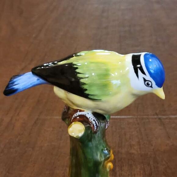 Vintage Tuscan Blue Cap Female Yellow Bird Figurine England 5.25". - Picture 13 of 16